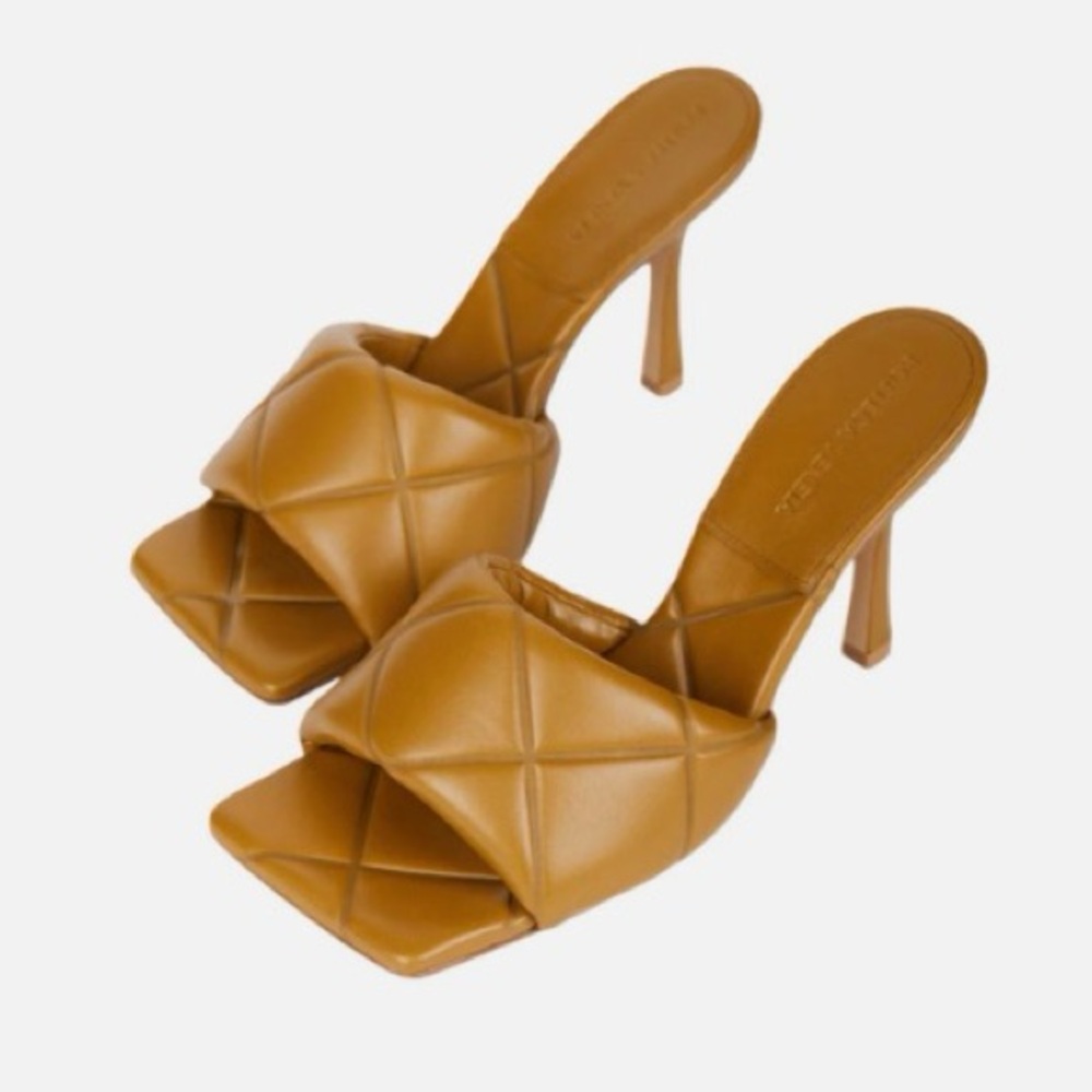 NWT Bottega Veneta Padded Leather Mule in Acorn | IT 38